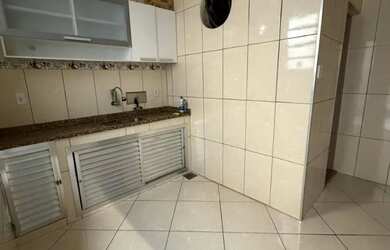 Imagem: O apartamento possui 1 Dormitório, 1 Banheiro, 1 Vaga na garagem