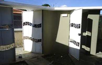 Imagem: A casa possui 3 Dormitórios, 3 Banheiros, 1 Vaga na garagem