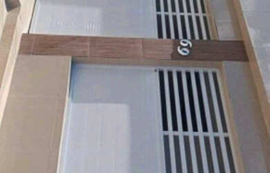 Imagem: A casa possui 3 Dormitórios, 2 Banheiros, 1 Vaga na garagem