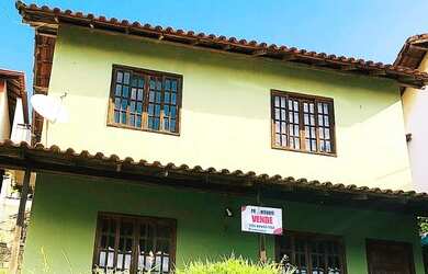 Imagem: A casa possui 2 Dormitórios, 2 Banheiros, 2 Vagas na garagem