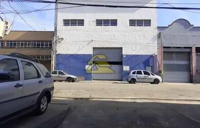 Imagem: O depósito possui 2 Vagas na garagem, 1.800m² de Área e