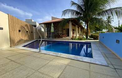 Imagem: A casa em condomínio possui 5 Dormitórios, 5 Banheiros, 285m²