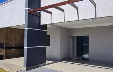 Imagem: A casa possui 3 Dormitórios, 1 Banheiro, 5 Vagas na garagem