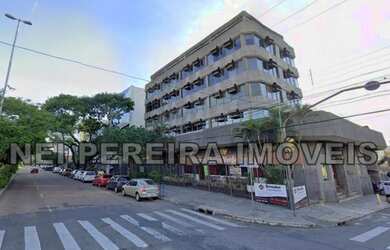 Imagem: O depósito possui 4 Vagas na garagem, 501m² de Área e está