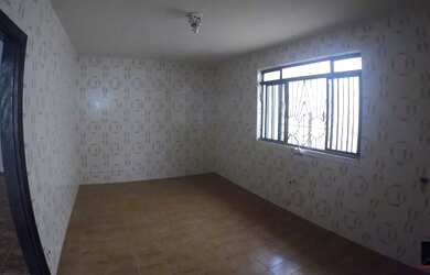 Imagem: A casa possui 3 Dormitórios, 2 Banheiros, 4 Vagas na garagem