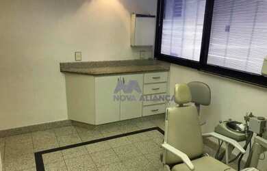 Imagem: O depósito possui 1 Vaga na garagem e 40m² de Área e está