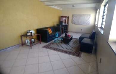 Imagem: A casa possui 4 Dormitórios, 4 Banheiros, 5 Vagas na garagem