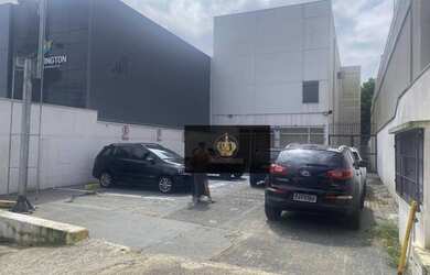 Imagem: O depósito possui 5 Vagas na garagem e 500m² de Área e está