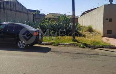 Imagem: O terreno possui 360m² de Área e está localizado em Village