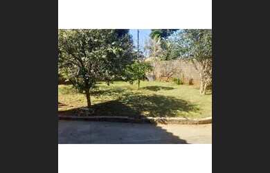 Imagem: A casa possui 3 Dormitórios, 2 Banheiros, 3 Vagas na garagem