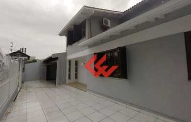 Imagem: A casa possui 4 Dormitórios, 5 Banheiros, 5 Vagas na garagem