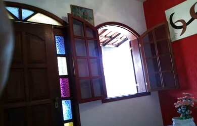 Imagem: A casa possui 3 Dormitórios, 1 Banheiro, 5 Vagas na garagem