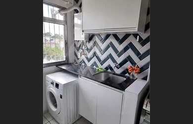 Imagem: O apartamento possui 2 Dormitórios, 1 Banheiro, 1 Vaga na garagem