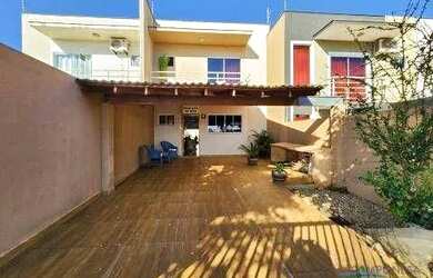 Imagem: A casa possui 3 Dormitórios, 2 Banheiros, 2 Vagas na garagem