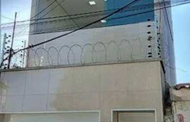 Imagem: A casa possui 5 Dormitórios, 4 Banheiros, 2 Vagas na garagem