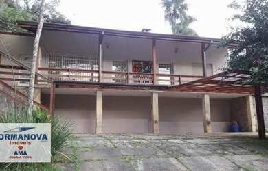 Imagem: A casa em condomínio possui 3 Dormitórios, 2 Banheiros, 4