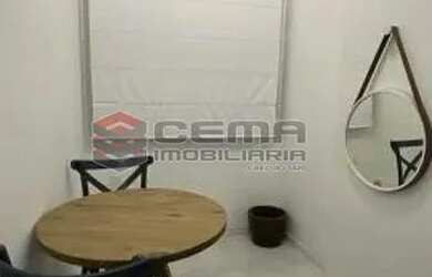 Imagem: O apartamento possui 1 Dormitório, 1 Banheiro, 1 Vaga na garagem