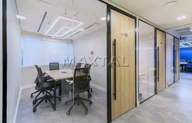 Imagem: O depósito possui 1 Vaga na garagem, 574m² de Área e está