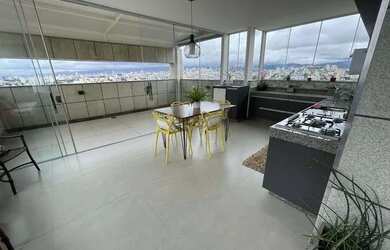 Imagem: O apartamento na cobertura possui 4 Dormitórios, 2 Banheiros