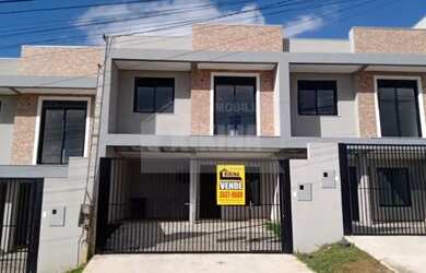 Imagem: A casa possui 3 Dormitórios, 1 Banheiro, 2 Vagas na garagem