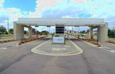 Imagem: A casa em condomínio possui 3 Dormitórios, 1 Banheiro, 3 Vagas