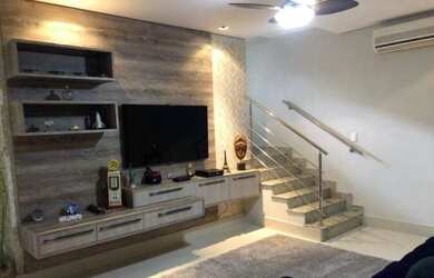 Imagem: A casa possui 3 Dormitórios, 2 Banheiros, 3 Vagas na garagem