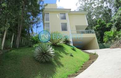 Imagem: A casa em condomínio possui 4 Dormitórios, 4 Banheiros, 4