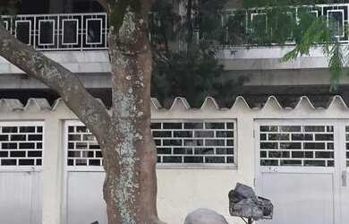 Imagem: A casa possui 4 Dormitórios, 2 Banheiros, 1 Vaga na garagem