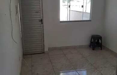 Imagem: A casa possui 1 Dormitório e 1 Banheiro e está localizado