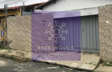 Imagem: A casa possui 3 Dormitórios, 3 Banheiros, 1 Vaga na garagem