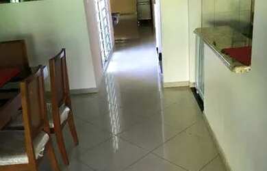 Imagem: A casa possui 4 Dormitórios, 4 Banheiros, 5 Vagas na garagem