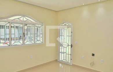 Imagem: A casa possui 2 Dormitórios, 1 Banheiro, 2 Vagas na garagem