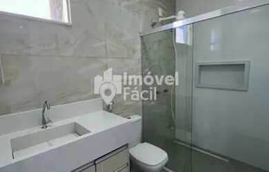 Imagem: A casa em condomínio possui 3 Dormitórios, 1 Banheiro, 2 Vagas