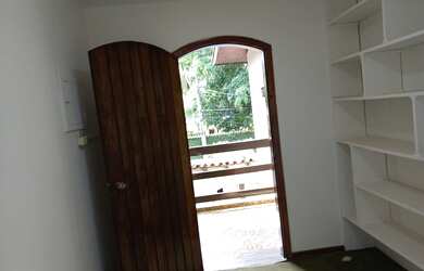 Imagem: A casa possui 3 Dormitórios, 3 Banheiros, 3 Vagas na garagem