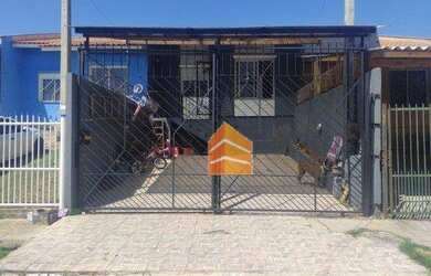 Imagem: A casa possui 2 Dormitórios, 2 Banheiros, 2 Vagas na garagem