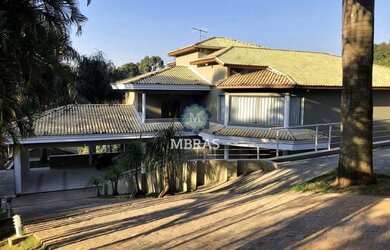 Imagem: A casa possui 5 Dormitórios, 5 Banheiros, 5 Vagas na garagem