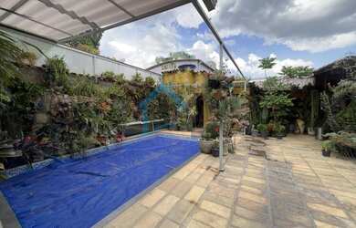 Imagem: A casa possui 5 Dormitórios, 5 Banheiros, 3 Vagas na garagem