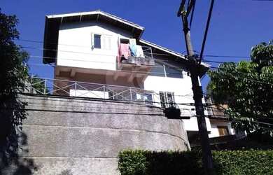 Imagem: A casa possui 4 Dormitórios, 4 Banheiros, 3 Vagas na garagem