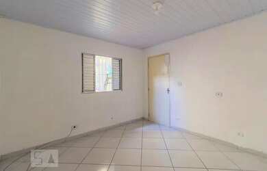 Imagem: A casa possui 1 Dormitório, 1 Banheiro, 1 Vaga na garagem e