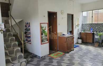 Imagem: A casa possui 4 Dormitórios, 3 Banheiros, 2 Vagas na garagem