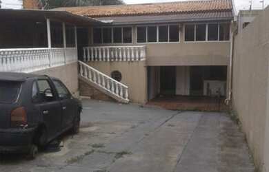 Imagem: A casa possui 3 Dormitórios, 1 Banheiro, 1 Vaga na garagem