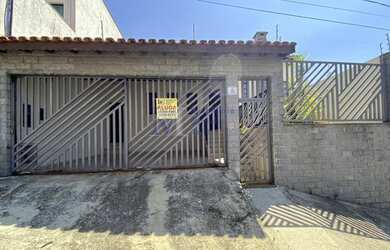 Imagem: A casa possui 3 Dormitórios, 3 Banheiros, 2 Vagas na garagem