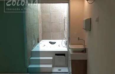 Imagem: O depósito possui 2 Vagas na garagem, 140m² de Área e está