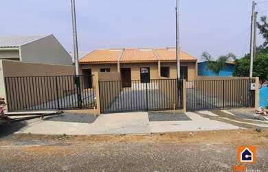 Imagem: A casa possui 2 Dormitórios, 1 Banheiro, 1 Vaga na garagem