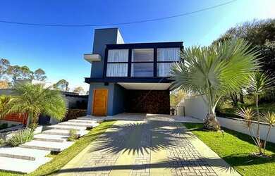 Imagem: A casa em condomínio possui 3 Dormitórios, 3 Banheiros, 4