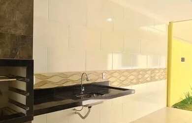 Imagem: A casa possui 2 Dormitórios, 1 Banheiro, 2 Vagas na garagem