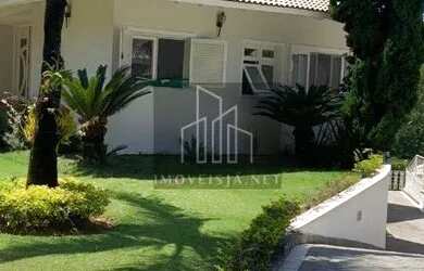 Imagem: A casa possui 4 Dormitórios, 5 Banheiros, 4 Vagas na garagem