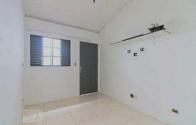 Imagem: A casa possui 2 Dormitórios, 2 Banheiros, 1 Vaga na garagem