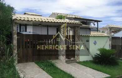 Imagem: A casa possui 3 Dormitórios, 2 Banheiros, 2 Vagas na garagem