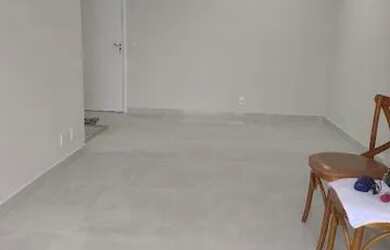 Imagem: O apartamento possui 2 Dormitórios, 1 Banheiro, 2 Vagas na